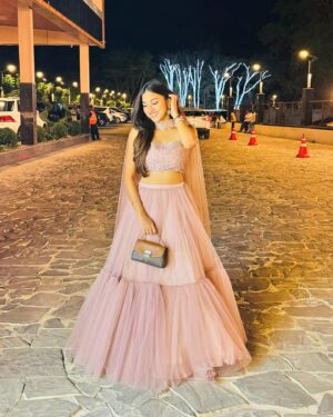 Pranavi Manukonda Instagram - ✨💕🎀

Wearing: @arisha_label 
PC: @neema_kv 🎀