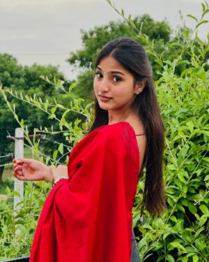 Pranavi Manukonda Instagram - 🍀♥️

My designer: @shilpacouture ✨

#traditional #love #chittoor #instagood #instadaily