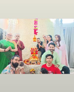 Praneet Bhatt Instagram - Ganpati bappa morya