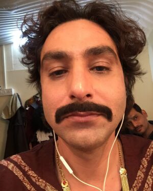 Praneet Bhatt Instagram - Always I love my work#kanchansharma884 #actor#god #lifeisbeautiful #healthylifestyle #family #look
