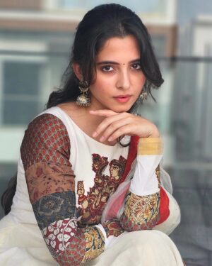 Preethi Asrani Instagram - 🐚
.
.
In love with this Kalamkari by @labelswarupa ❤️✨️
