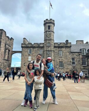 Priscila Faz Instagram - No podía faltar el álbum de tío de Edimburgo 🏴󠁧󠁢󠁳󠁣󠁴󠁿