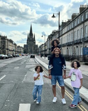 Priscila Faz Instagram - No podía faltar el álbum de tío de Edimburgo 🏴󠁧󠁢󠁳󠁣󠁴󠁿