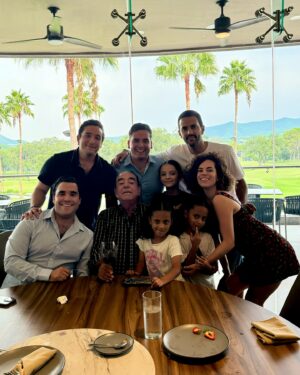 Priscila Faz Instagram - Monterrey, NL, tienes mi corazón entre tus montañas y tu carne asada⛰️❤️ 

Nada se compara con ver a la gente con la que creciste, ver a las huercas decirle tía a todo adulto que ven en su encuentro, maravillarse con las tortillas de harina y atorarse en columpios, prender el asador a la mínima provocación, amanecer despacio con mi mamá, platicar con mis tías, ir al HEB (y botenear en el transcurso), ver a Luna convertirse en canina sampetrina y a mi mamá caer redonda por ella. 

TQM SPGG, prometo venir más seguido, sigue con tus chismes del pádel, cuídame a mi mami y trata de mantenerte hidratado pero sin ahogarte hasta que regrese 🫶🏽🙊.