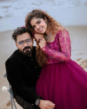Priya Jerson Instagram - உன்னால உலகம் அழகாச்சு🌍❤️
📸 : @pixie_paparazzo_wedding
👗 : @remyashais_ @chamalien_ 
💄 : @jeenamakeupartist
