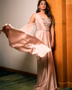 Priyamani Instagram - #69thSOBHAFilmfareAwardsSouth2024 with Kamar Film Factory @filmfare 
.
Outfit - @poojapeshoriaofficial @viralmantra
Earrings - @curiocottagejewelry 
Styled by @theitembomb
MUAH : @pradeep_makeup @shobhahawale
📸 @v_capturesphotography