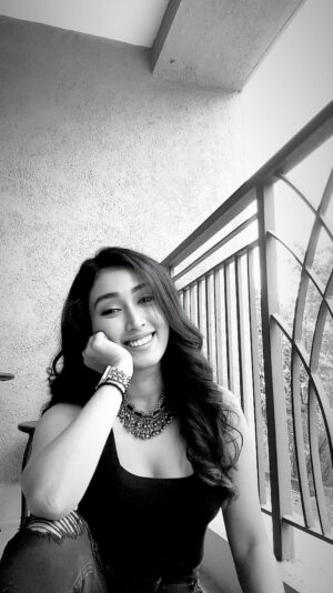 Priyamvada Kant Instagram - Quite late to the trend
Little dance reel after ages didn’t wnat to miss it Did this one take in between shoot