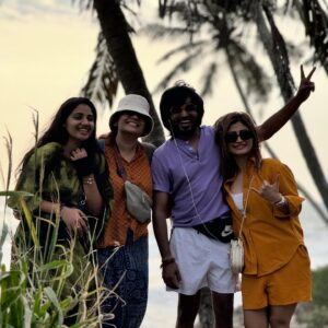Priyanka Deshpande Instagram - L . O . V . E
🧿
.
.
.
#friends #friendslikefamily #love #live #laugh #happy #us #varkaladiaries #weareone #yolo #seizetheday
