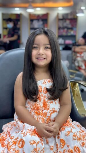 Priyanka Karki Instagram - Haircut and manicure sesh for my little princess at @deevanunisex ♥️
Saturday spent well ☺️