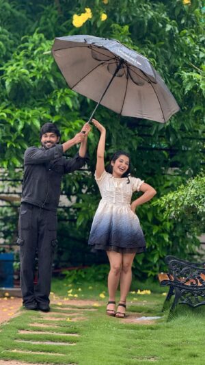 Priyanka M Jain Instagram - Yenkates🥸❤️❤️🧿📸
Na yenkates @shivakumar_marihal ❤️❤️🙌🏻

#trend #trending #trendingreels #trendingnow #trendingsongs #trendalert #shivakumar #priyanka #priyankajain #priyankamjain #shiv #shivakumarmarihal #alert #instagram #instareels #réel #reels #reelsofinstagram #prishiv #shivpriya #neverendingtales #telugu #telugufolk #telugufolksongs #1m #folkmusic