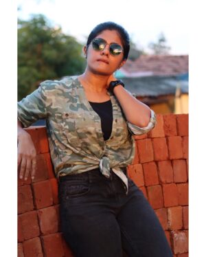 Priyankha Masthani Instagram - எனக்கு பின்னாடி பேசுறவன எனக்கு ரொம்ப பிடிக்கும்
ஏன்னா அவனுக்கு முன்னாடி போறது நான்😎
