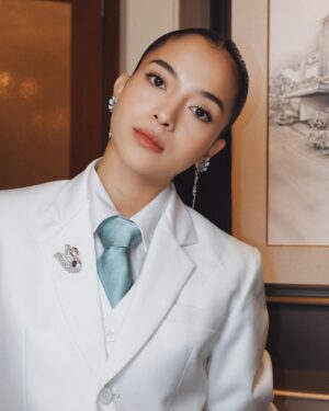 Putri Marino Instagram - Malam Kabut Berduri.
Styled @hagaipakan @mondial @hartonogan 
Make up @editwithmakeup 
Hair @firdajeanhair 
@armanfebryan @snap.nuel
