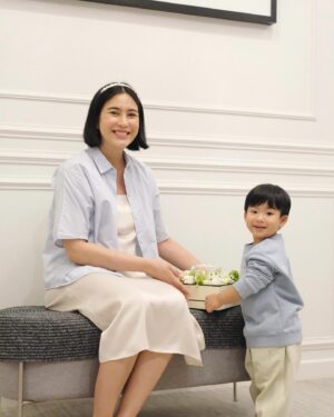 Puttichai Kasetsin Instagram - เซตนี้ผมดูเป็นหนุ่มมั๊ยครับ ซ้อมใหญ่รอวันแม่ครับ คลิปสุดท้าย บอกรักแม่ หม่ามี้ถูกใจใหญ่เลยคร้าบบบบ 🤣🙏🏼🩵

Shot by ป่ะป๊าเองครับผม 😎

#พีร์เจ1ขวบ8เดือน #pjpjpitt1y8m