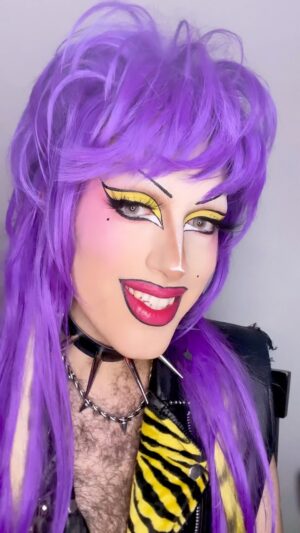 Pythia Instagram - Bonne Fierté! Découvrez ce maquillage que j’ai créé à l’aide des produits NYX Professional Makeup Ultimate Eye Paints! Obtenez le vôtre maintenant chez PJC!
@nyxcosmetics_canada #nyxcosmetics #Pride #MakeupHasNoGender #PaintYourOwnStory #ad @pjcjeancoutu