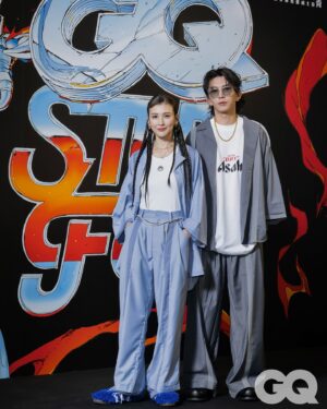 Queen Wei Instagram - — GQ Style Fest 2024 —

我手機裡僅有的幾張珍貴合照（哈）。

-

感謝邀請，感謝我們有GQ Style Fest，
每一年可以參與這樣關於潮流關於音樂關於流行的活動，
真的非常幸福！

辛苦了所有的工作人員，
所有完成這場活動的大家都值得無數個Respect！

-

今年更感動的事情還有，
越來越多人穿著RETEM03的服裝來參加活動，
不管是不是衝著我來的都好，
反正你們穿著來就是給我給RETEM03最無敵的肯定。

努力是會上癮的，
尤其是被越來越多人真心的肯定和喜歡，
謝謝你們不斷的選擇我們。

-

已經在期待明年了。

／

#GQStyleFest2024 #GQ潮流文化祭 
#林先林太 #retem03 
#我錯過那天的太陽