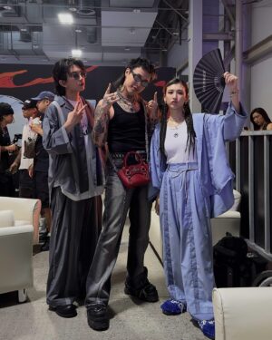 Queen Wei Instagram - — GQ Style Fest 2024 —

我手機裡僅有的幾張珍貴合照（哈）。

-

感謝邀請，感謝我們有GQ Style Fest，
每一年可以參與這樣關於潮流關於音樂關於流行的活動，
真的非常幸福！

辛苦了所有的工作人員，
所有完成這場活動的大家都值得無數個Respect！

-

今年更感動的事情還有，
越來越多人穿著RETEM03的服裝來參加活動，
不管是不是衝著我來的都好，
反正你們穿著來就是給我給RETEM03最無敵的肯定。

努力是會上癮的，
尤其是被越來越多人真心的肯定和喜歡，
謝謝你們不斷的選擇我們。

-

已經在期待明年了。

／

#GQStyleFest2024 #GQ潮流文化祭 
#林先林太 #retem03 
#我錯過那天的太陽