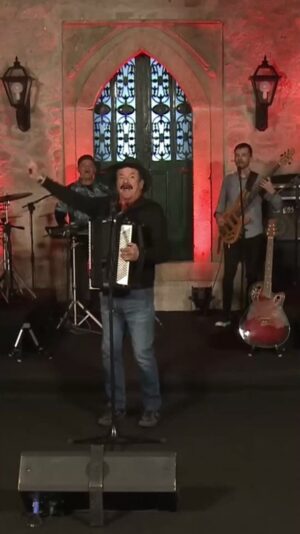Quim Barreiros Instagram - Já viram o vídeo meu novo êxito, "Tatuagem do Tomé", atenção que o Tomé tatua tudo e todos! Assistam aqui 👉  Link na Bio