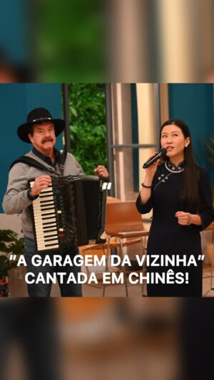 Quim Barreiros Instagram - Quim Barreiros visitou hoje a nossa Casa e o @joaobaiaobaiao desafiou a @china_tongue_joana a cantar com o músico a famosa “A garagem da vizinha”, mas em chinês 😂

Veja aqui o resultado!

#sic #casafeliz #quimbarreiros #musica #chines