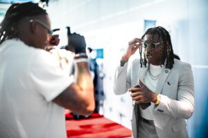 Quincy Williams Instagram - Last night I had the opportunity to represent something more than myself. I was fortunate enough to be recognized as the Jets’ recipient of the United Way of New York’s Hometown Hero award at the 2024 Gridiron Gala. I accepted this award on behalf of those that inspire me every day…my family, my teammates and most importantly my mother.   

@unitedwaynyc #gridirongala @nyjets 

📸: @sarahsnyderphoto