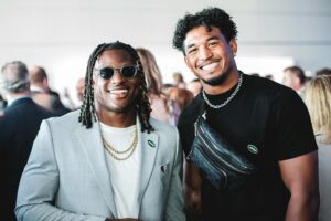 Quincy Williams Instagram - Last night I had the opportunity to represent something more than myself. I was fortunate enough to be recognized as the Jets’ recipient of the United Way of New York’s Hometown Hero award at the 2024 Gridiron Gala. I accepted this award on behalf of those that inspire me every day…my family, my teammates and most importantly my mother.   

@unitedwaynyc #gridirongala @nyjets 

📸: @sarahsnyderphoto