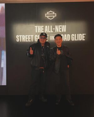 RED RICE Instagram - 今日はハーレーダビッドソンのストリートグライドとロードグライドの2024新型車のローンチパーティ行ってきました😎🔥
ハーレーダビッドソンジャパンの野田社長にいろいろお話し聞いてきたよ👍
めっちゃいい人でした😍
新型のロードグライドありえないくらいカッコいい‼️
特にこのシャークスキンブルーヤバイ‼️
免許取りたての時くらいバイク欲しくなってます🤣
ワクワクして寝れなそう😭
みんなチェックしてみてね
#ハーレーダビッドソン
#harleydavidson 
#roadglide 
#streetglide 
#harleydavidson_worldwide 
#harleydavidsonjapan