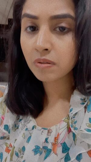 RJ Ananthi Instagram - Making use of the PMS 😡