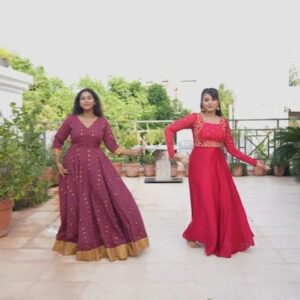 RJ Ananthi Instagram - ENGALODA REELS & VIBE PANNA READY ??? 🥳🤩🥳🤩

#PartyWithPakoda #PakodaSong #PakodaParty

#Pakoda song out now.
▶️: https://thinkmusic.lnk.to/PakodaSong

#NanbanOruvanVanthaPiragu 
Presented by @venkat_prabhu

Written , Directed & performed by @actorananth

Produced by @wardrobetalks
@masala_popcorn_ in association with
@whitefeather_studios

Cast: @vishalinidaniel @bhavanisre @rjvijayofficial @irfansview @wils_pat @Itspooranesh @bjbala_kpy @monicachinnakotla @ananthi_rj @sabharish_ramachandran @guhanprakash @fennyoliver @vinoth_gd @pooventhann @madangowri @jerome_remigias @iamsaivenkatesh

Screenplay : @actorananth @rajeshrj_official
Music: @imkaashif
DOP: @tam_il
Edit: @fennyoliver
Art: @artdirector.rahul
Creative Producer: @rajeshrj_official
Executive Producer: @Itspooranesh @mohan_1123
Production Executive: @sridhar_aff
Choreographer: @azhar.style
Lyrics: @asalkolaar @kumarankumanan_6 @vaisaghh @mohanrajan_lyrici @rjvijayofficial
Costume Designer: @preethinarayanan
Costumer: @mohammedsubier
Sound Mix: @lawvish
Co-Director: @rajeshrj_official @jerome_remigias
Associate Director: @jags_47 @insane__artist
Direction Team: @suboss_jb
Stills : @themadrastouch
@royale_dharma @vikram_filmmaker
Publicity Stills: @thestoryteller_india
In-House Design: @uvjn
In-House Editor @r_a___36o_d
VFX: @imageonestidios_
DI: @sreejithsarang
PRO: @donechannel1
Publicity Designer: @nxtgenstudio @shynumash
Subtitles: @rekhsubtitlist
Lyrical Video: @ambani.dfx @adfxstudio