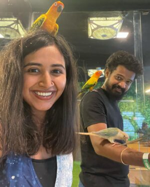 RJ Ananthi Instagram - எங்களுக்கு வேறு எங்கும் கிளைகள் இல்லை 😁