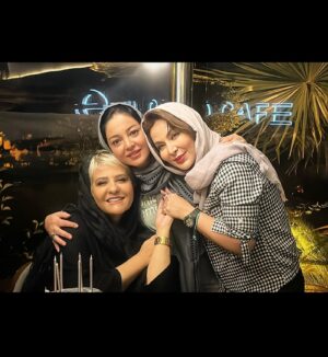 Rabeh Oskouie Instagram - .
زندگی ، گرمی دل های به هم پیوسته ست

تا در آن دوست نباشد همه درها بسته است .... 

فریدون مشیری🌻 

دوستانی دارم بهتر از برگ درخت :
@faghihehsoltani 
@rozitaghaffarii 
@pooya_amini
@dr_iranchi 
و هزاران سپاس از  عزیزانم  که در عکس حضور ندارند ولی محبتشون رو از من دریغ نکردند و
گندم خانم عزیز دل من 🌹

داستان تولد همچنان ادامه دارد ..😂