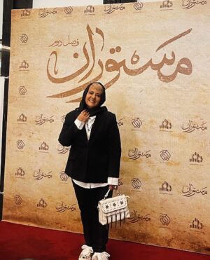 Rabeh Oskouie Instagram - .
دورهمی مستوران

از مردم عزیز کشورمون که تشریف آوردن بسیار سپاسگزارم 🌺

وخسته نباشید میگم به همه همکاران عزیزم در سریال مستوران چه عزیزانی که نام بردم و چه کسانی که نامشون اینجا نیست . 
🌺کار کردن در کنار شما لذت بخش بود 🌺
@attapanahi 
@seied_ali_hashemi 
@mastooran_series 
@kaveh_khodashenas 
@mahyadehghani70 
@ali.salman315 

و همچنین از دوستان  همیشه همراهم بسیار سپاسگزارم 🌺🌺

Make up: 
@aghilishabnam 🌺
@nasimaghili_makeup 🌺

Jewellery:

@m_royaha 🌺
@arash_artfull 🌺