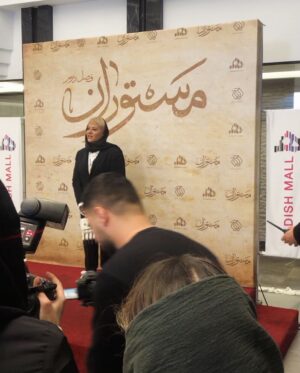 Rabeh Oskouie Instagram - .
دورهمی مستوران

از مردم عزیز کشورمون که تشریف آوردن بسیار سپاسگزارم 🌺

وخسته نباشید میگم به همه همکاران عزیزم در سریال مستوران چه عزیزانی که نام بردم و چه کسانی که نامشون اینجا نیست . 
🌺کار کردن در کنار شما لذت بخش بود 🌺
@attapanahi 
@seied_ali_hashemi 
@mastooran_series 
@kaveh_khodashenas 
@mahyadehghani70 
@ali.salman315 

و همچنین از دوستان  همیشه همراهم بسیار سپاسگزارم 🌺🌺

Make up: 
@aghilishabnam 🌺
@nasimaghili_makeup 🌺

Jewellery:

@m_royaha 🌺
@arash_artfull 🌺