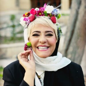 Rabeh Oskouie Instagram - .
🌺امیدوارم از ته دل بخندین عزیزان دلم 🌺

#سال_نو #عیدنوروز #رابعه_اسکویی #لبخند
