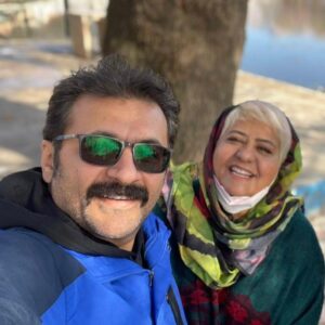 Rabeh Oskouie Instagram - .

همیشه نصفه نیمه،
همیشه ناتمام 
همیشه ناگهان ،جایی قطع میشدیم..
‎🤍رفیق خوش صدای من روحت در 
آرامش ابدی🤍
#شهرام_عبدلی 
@shahramabdoli.official