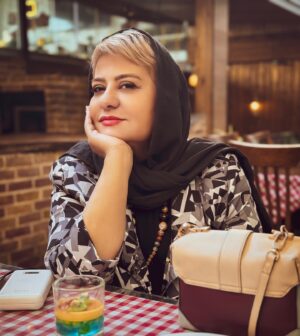 Rabeh Oskouie Instagram - .
خیلی پیش میاد بخوایم حرف بزنیم ولی یادمون بره ....

@khanbashi_restaurant 
#رابعه_اسکویی #رستوران_خوان_باشی