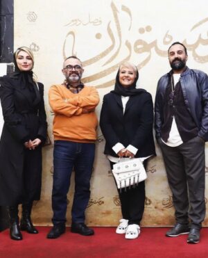 Rabeh Oskouie Instagram - .
دورهمی مستوران

از مردم عزیز کشورمون که تشریف آوردن بسیار سپاسگزارم 🌺

وخسته نباشید میگم به همه همکاران عزیزم در سریال مستوران چه عزیزانی که نام بردم و چه کسانی که نامشون اینجا نیست . 
🌺کار کردن در کنار شما لذت بخش بود 🌺
@attapanahi 
@seied_ali_hashemi 
@mastooran_series 
@kaveh_khodashenas 
@mahyadehghani70 
@ali.salman315 

و همچنین از دوستان  همیشه همراهم بسیار سپاسگزارم 🌺🌺

Make up: 
@aghilishabnam 🌺
@nasimaghili_makeup 🌺

Jewellery:

@m_royaha 🌺
@arash_artfull 🌺