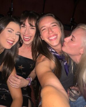 Rachel Ballinger Instagram - Swipe to the end to see me rock a dress 💃