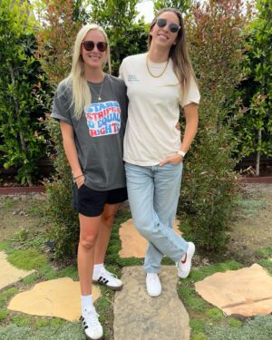 Rachel Ballinger Instagram - ✌️☮️