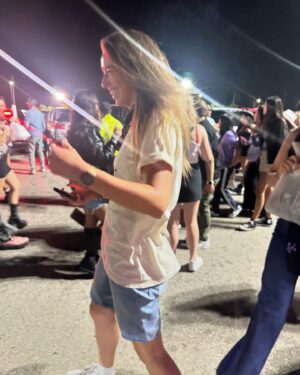 Rachel Ballinger Instagram - Swipe to the end to see me rock a dress 💃
