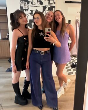 Rachel Ballinger Instagram - Swipe to the end to see me rock a dress 💃