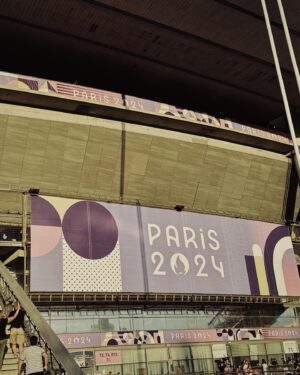 Rachel Brosnahan Instagram - This Super crew took Paris Olympics and while they didn’t let us try the long jump, we’re now 84% baguette and that feels like a win.

Thanks to our @wbd family for this once in a lifetime experience!