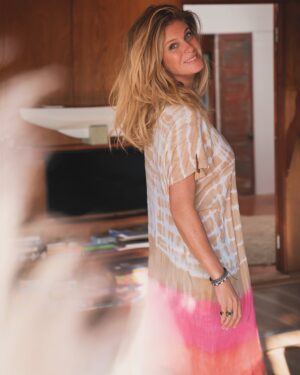 Rachel Hunter Instagram - Happy Monday all, after a lovely July 4th celebration and day spent with Family 🫶Retreats & Events 🌸🧡🌸

🌸Gold Coast Australia - 20th & 22nd September. Link in bio. 

🪷Delhi - Varanasi / Kashi - October 23-29th
With @thecotour . Spiritual Pilgramage 🙏🏼

🪷 Haridwar - Rishikesh October 29-7th 
With @thecotour . Spiritual Pilgrimage 🙏🏼

🪷Kolkata -Jaipur - Pushkar November 22 - Dec3rd - with @deidrenorman . Spiritual Pilgrimage 

🪷Golden Triangle - Kerala - April 27th- May11th 
A beautiful Journey through India 🙏🏼

Coming soon - 2025
Dharamshala 
Goa Goddess Retreat 🪷🤍🪷
South India - Element Retreat October 2025 
Rajasthan & …October 
Sign up on rachelhunter.com 
@discovery_journeys