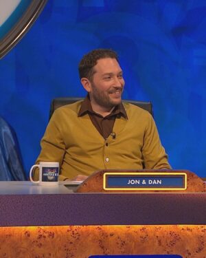 Rachel Riley Instagram - New series of 8 out of 10 Cats Does Countdown incoming! Starts tonight 9pm @channel4, don’t miss it 🤩 #comedy