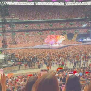 Rachel Stevens Instagram - What a night at the Taylor swift  Era’s tour ✨ I’m officially a Swiftie now🙌🏻Still don’t know what my Era is 🤣but wow. She’s incredible, what a show! The atmosphere was just amazing and we all danced and sung the night away! Thank you so much to @johnlewis @johnlewispr for inviting to me to share such a special night with you all 🙏🏻and for my cute outfit , loved rocking the double denim! Will share and link the details on my stories.xx 

Ad/ Pr experience ✨