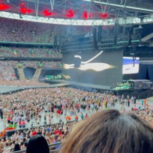 Rachel Stevens Instagram - What a night at the Taylor swift  Era’s tour ✨ I’m officially a Swiftie now🙌🏻Still don’t know what my Era is 🤣but wow. She’s incredible, what a show! The atmosphere was just amazing and we all danced and sung the night away! Thank you so much to @johnlewis @johnlewispr for inviting to me to share such a special night with you all 🙏🏻and for my cute outfit , loved rocking the double denim! Will share and link the details on my stories.xx 

Ad/ Pr experience ✨