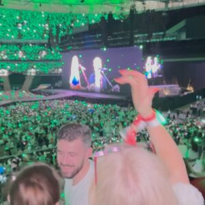 Rachel Stevens Instagram - What a night at the Taylor swift  Era’s tour ✨ I’m officially a Swiftie now🙌🏻Still don’t know what my Era is 🤣but wow. She’s incredible, what a show! The atmosphere was just amazing and we all danced and sung the night away! Thank you so much to @johnlewis @johnlewispr for inviting to me to share such a special night with you all 🙏🏻and for my cute outfit , loved rocking the double denim! Will share and link the details on my stories.xx 

Ad/ Pr experience ✨