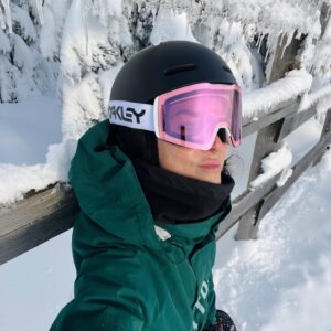Radka Třeštíková Instagram - Myslíte, že lidé ještě dokáží vnímat rozdíl mezi realitou a instagramem? Já jen, že se mě neustále někdo ptá na to, kde mám děti. Někde kolem sebe je mám, lide. A chodím oblečená😁