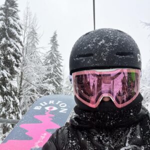 Radka Třeštíková Instagram - Myslíte, že lidé ještě dokáží vnímat rozdíl mezi realitou a instagramem? Já jen, že se mě neustále někdo ptá na to, kde mám děti. Někde kolem sebe je mám, lide. A chodím oblečená😁