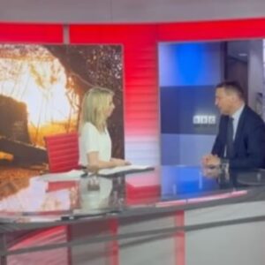 Radoslaw Sikorski Instagram - Intensywny weekend w Waszyngtonie trwa 🇺🇸

➡️ Najpierw - rozmowa w @bbcworldservice o polskich wydatkach na zbrojenia, transatlantyckiej solidarności we wsparciu dla Ukrainy i zagrożeniu ze strony Rosji w rozmowie. 

➡️ Następnie - spotkania z przedstawicielami administracji prezydenta @joebiden i think-tanków.