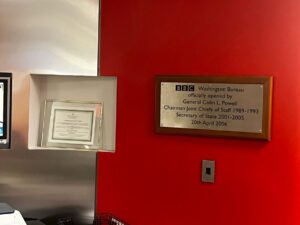 Radoslaw Sikorski Instagram - Intensywny weekend w Waszyngtonie trwa 🇺🇸

➡️ Najpierw - rozmowa w @bbcworldservice o polskich wydatkach na zbrojenia, transatlantyckiej solidarności we wsparciu dla Ukrainy i zagrożeniu ze strony Rosji w rozmowie. 

➡️ Następnie - spotkania z przedstawicielami administracji prezydenta @joebiden i think-tanków.