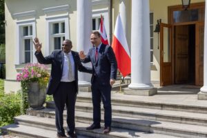 Radoslaw Sikorski Instagram - Miło mi witać w moich progach Pana Ministra @david.lammy podczas jego pierwszej podróży zagranicznej. 🇬🇧Welcome!